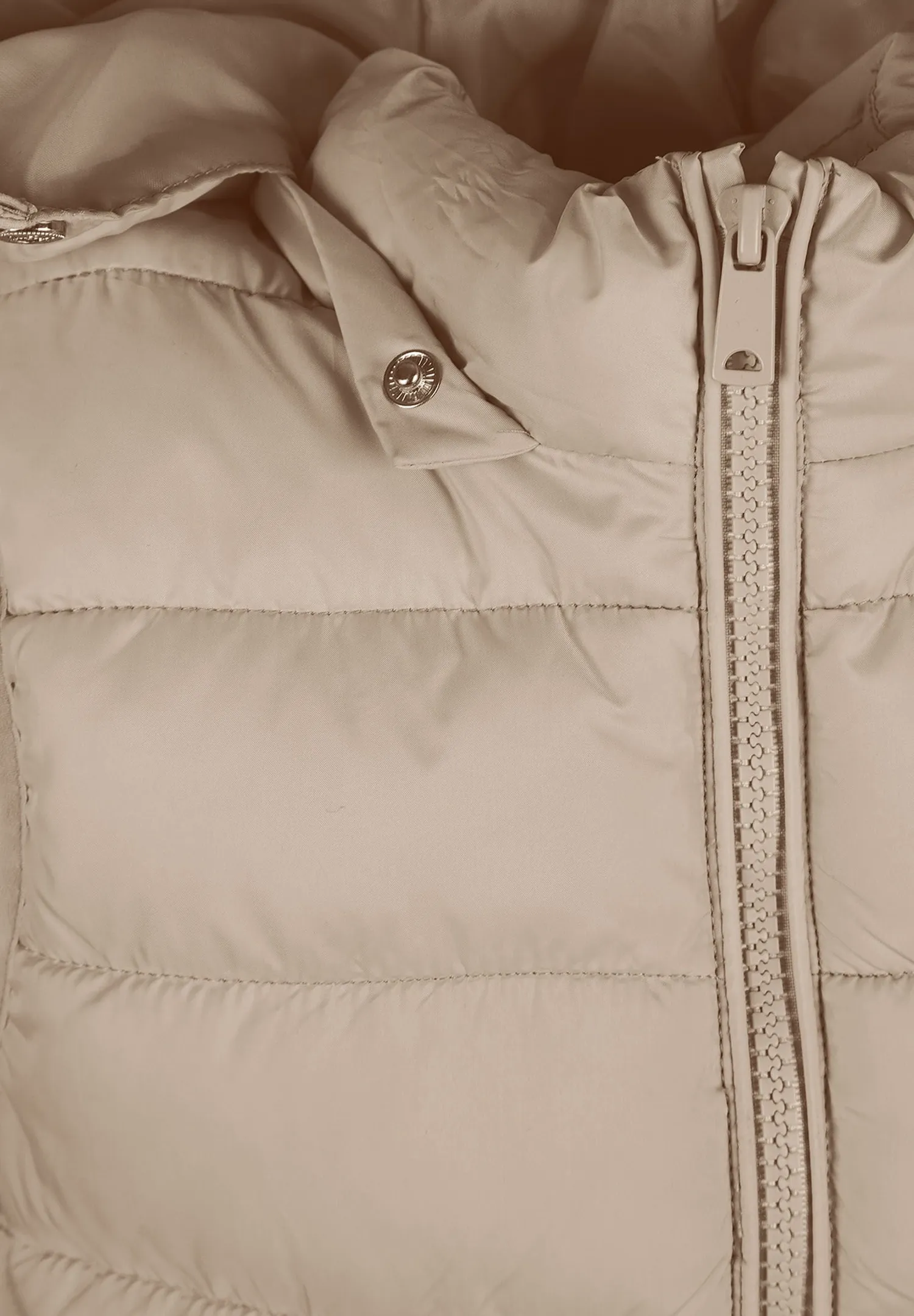 Minoti 40317 quiltet vest beige med hætte