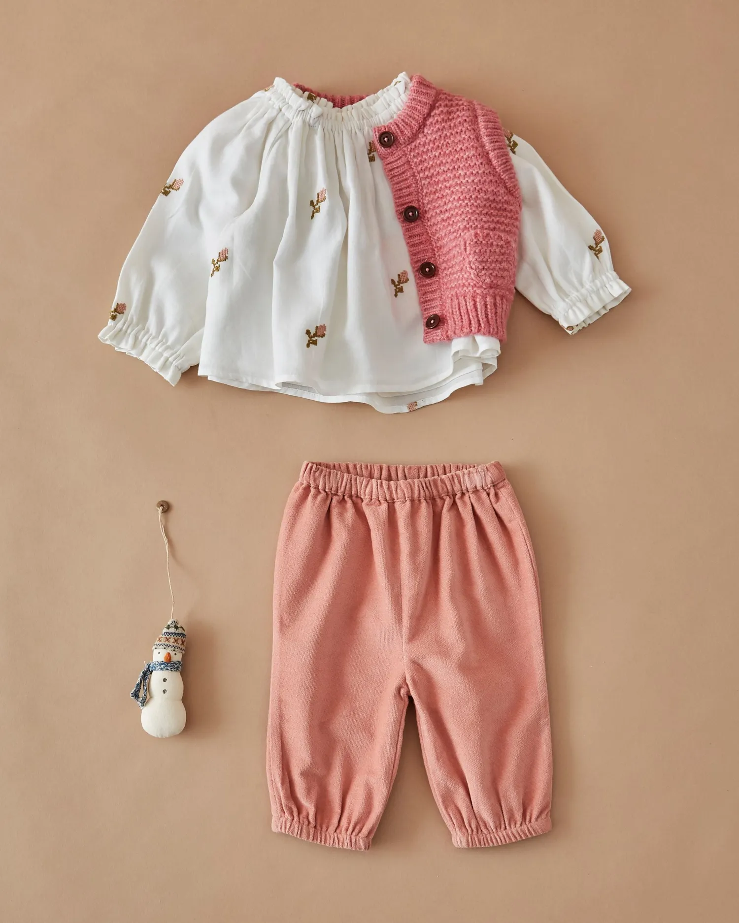 Emile et Ida Blush strikvest lyserod aermelos