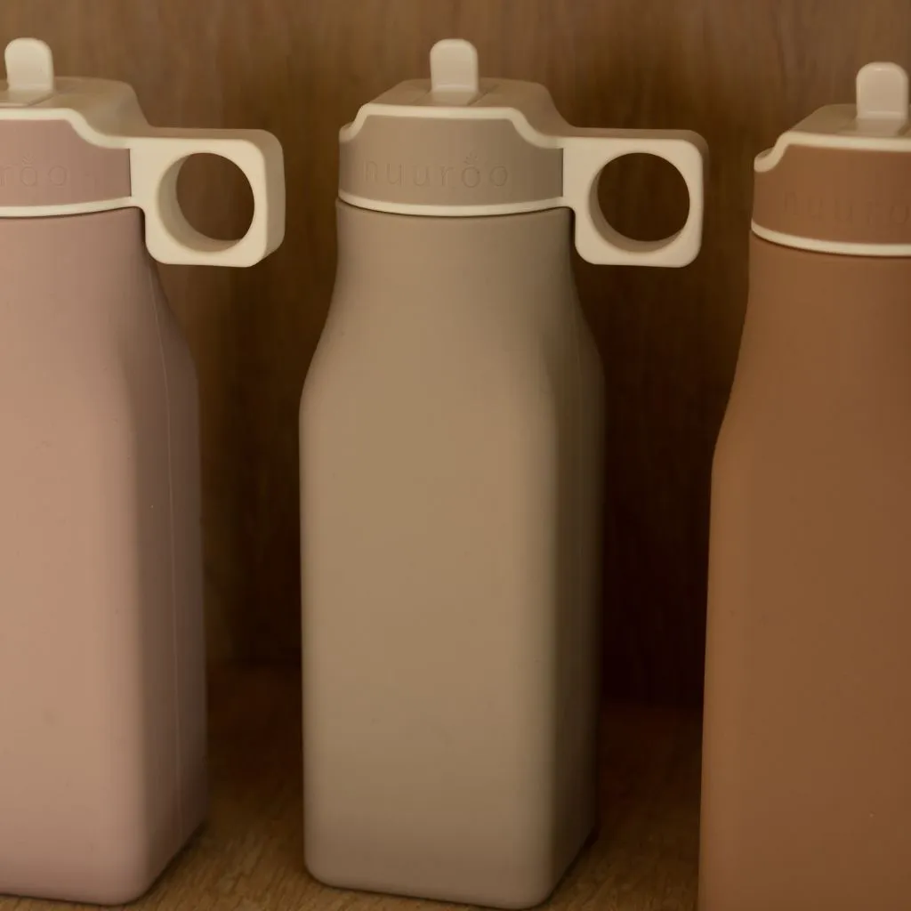 nuuroo Lindi drikkedunk 450 ml Cobblestone silikone