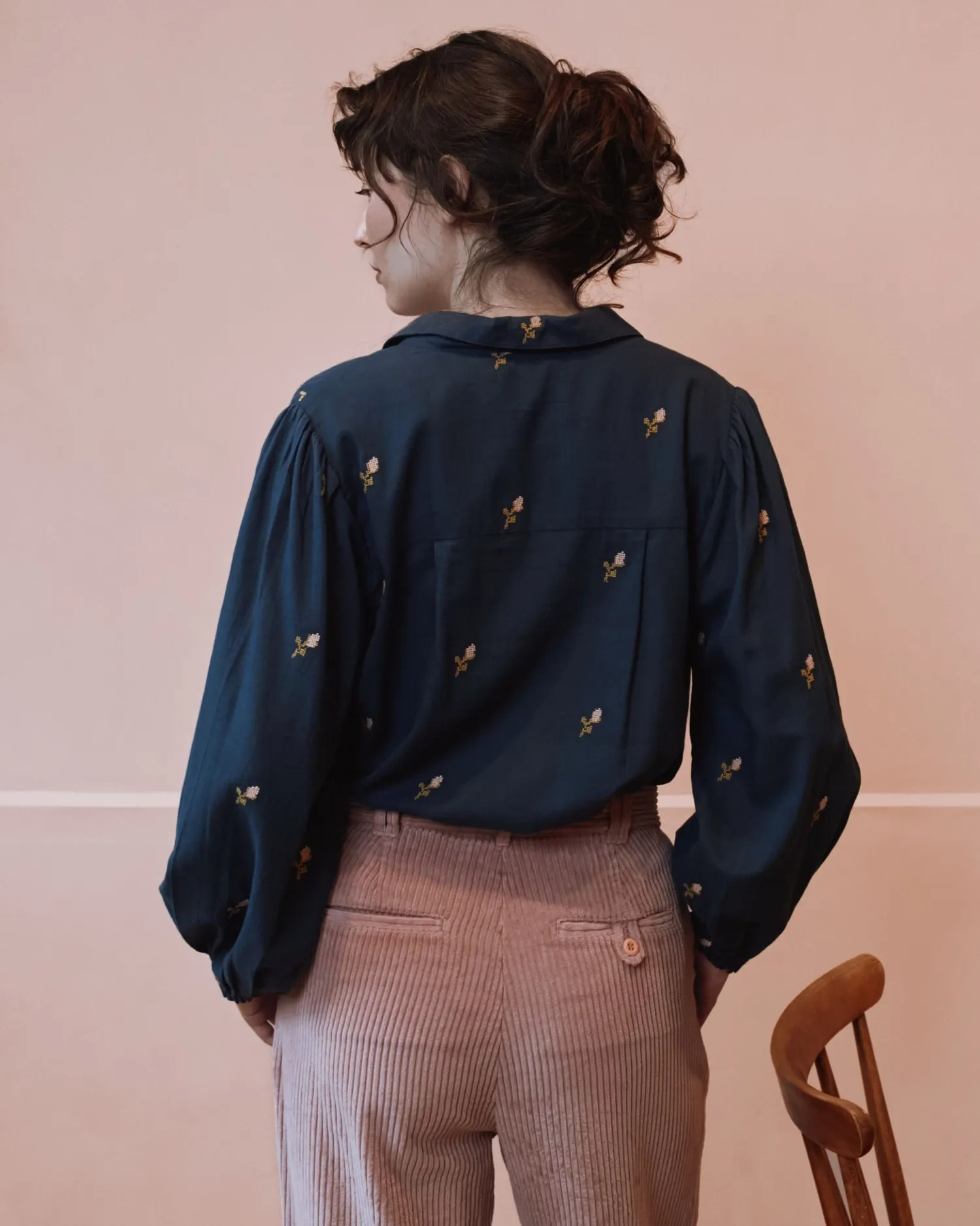 Emile et Ida Ecalypso bluse anthracite broderet roser
