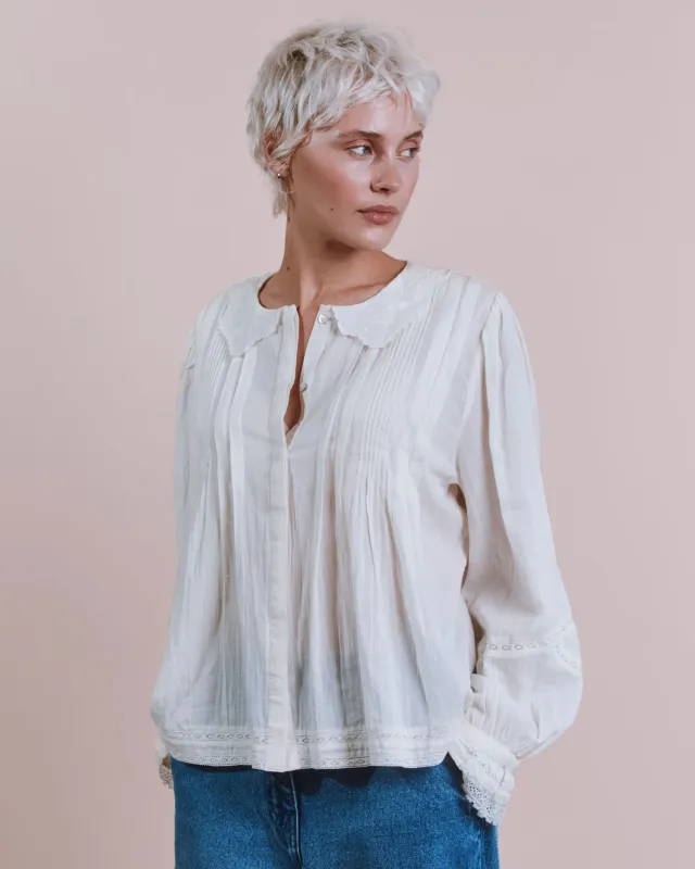 Emile et Ida blondebluse ecru broderet krave