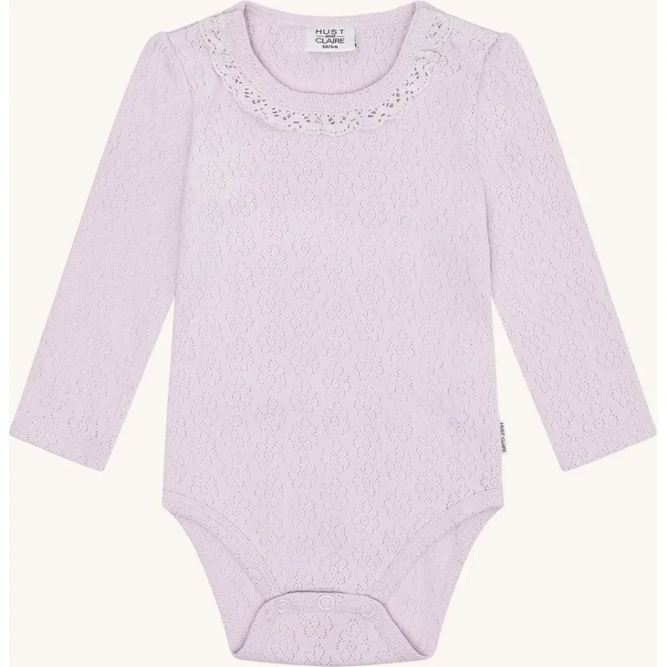 Hust & Claire Britt Pointelle Flower body Lavender økologisk