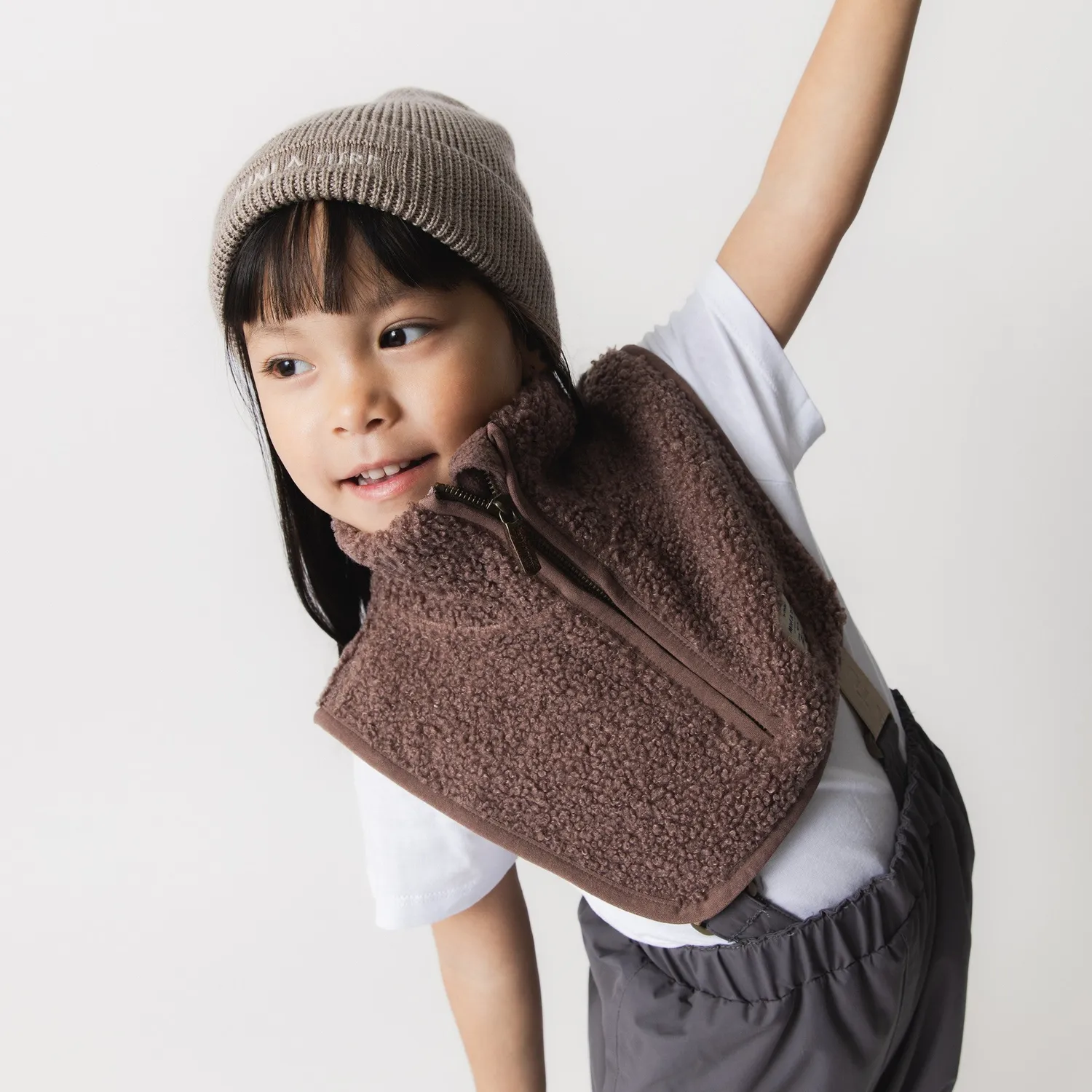 MINI A TURE MATAKTON halsedisse Otter brown teddyfleece