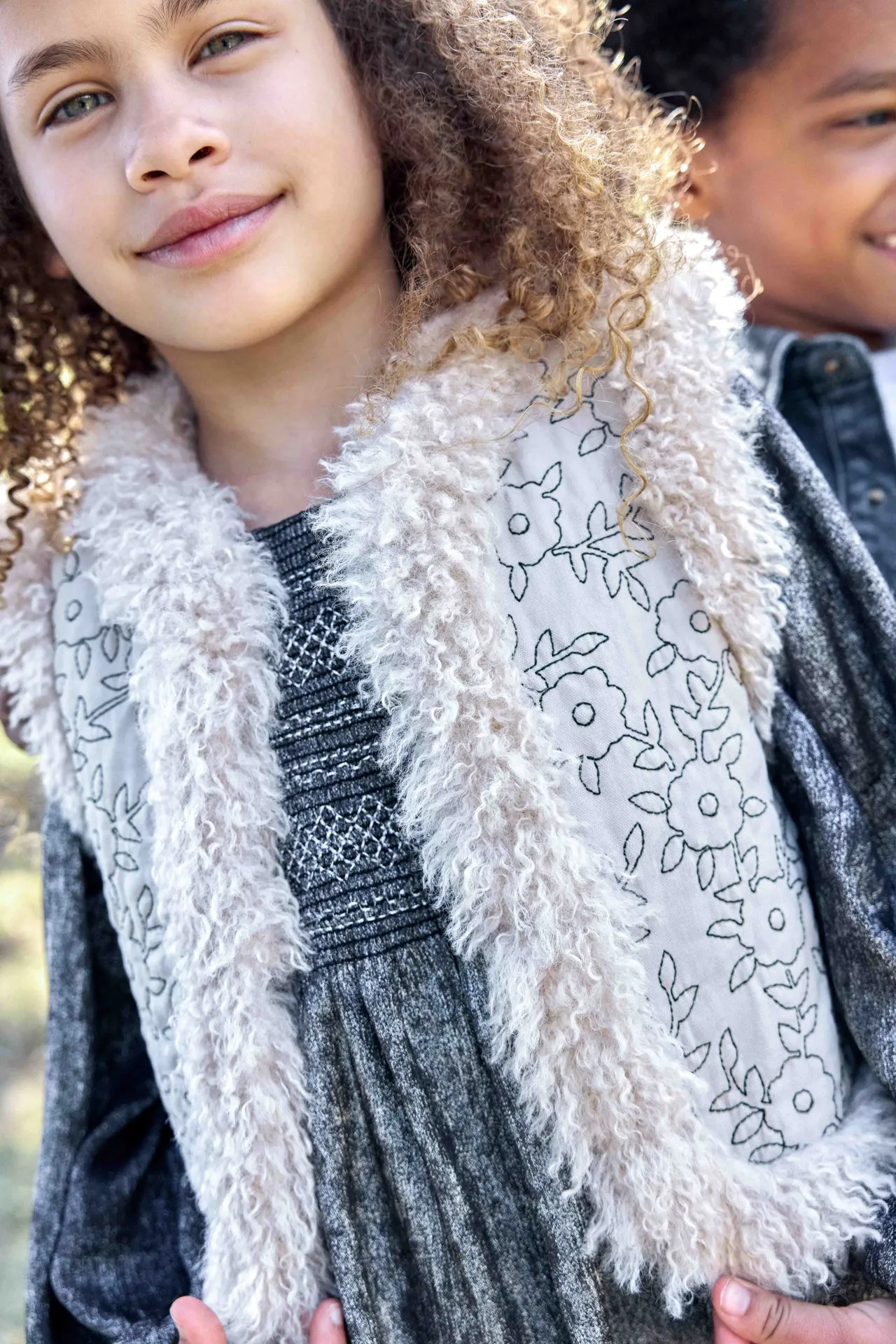Bonton Maya Mouton vest imiteret pels blomst