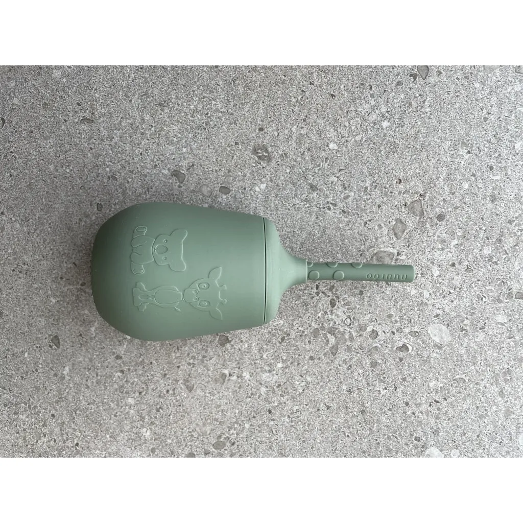nuuroo Adita silikone kop Dusty green 230 ml sugerør