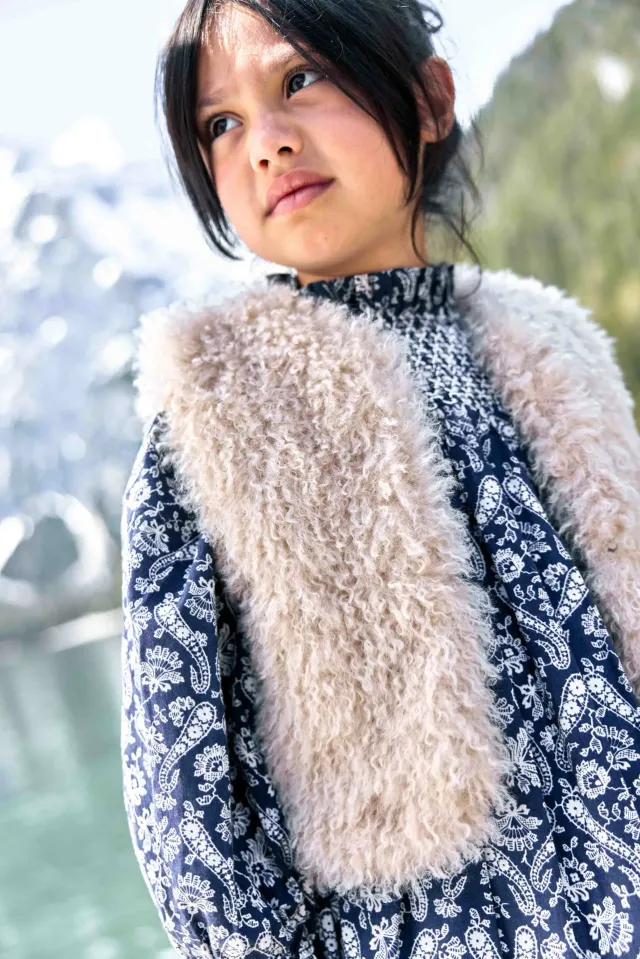 Bonton Maya Mouton vest imiteret pels blomst