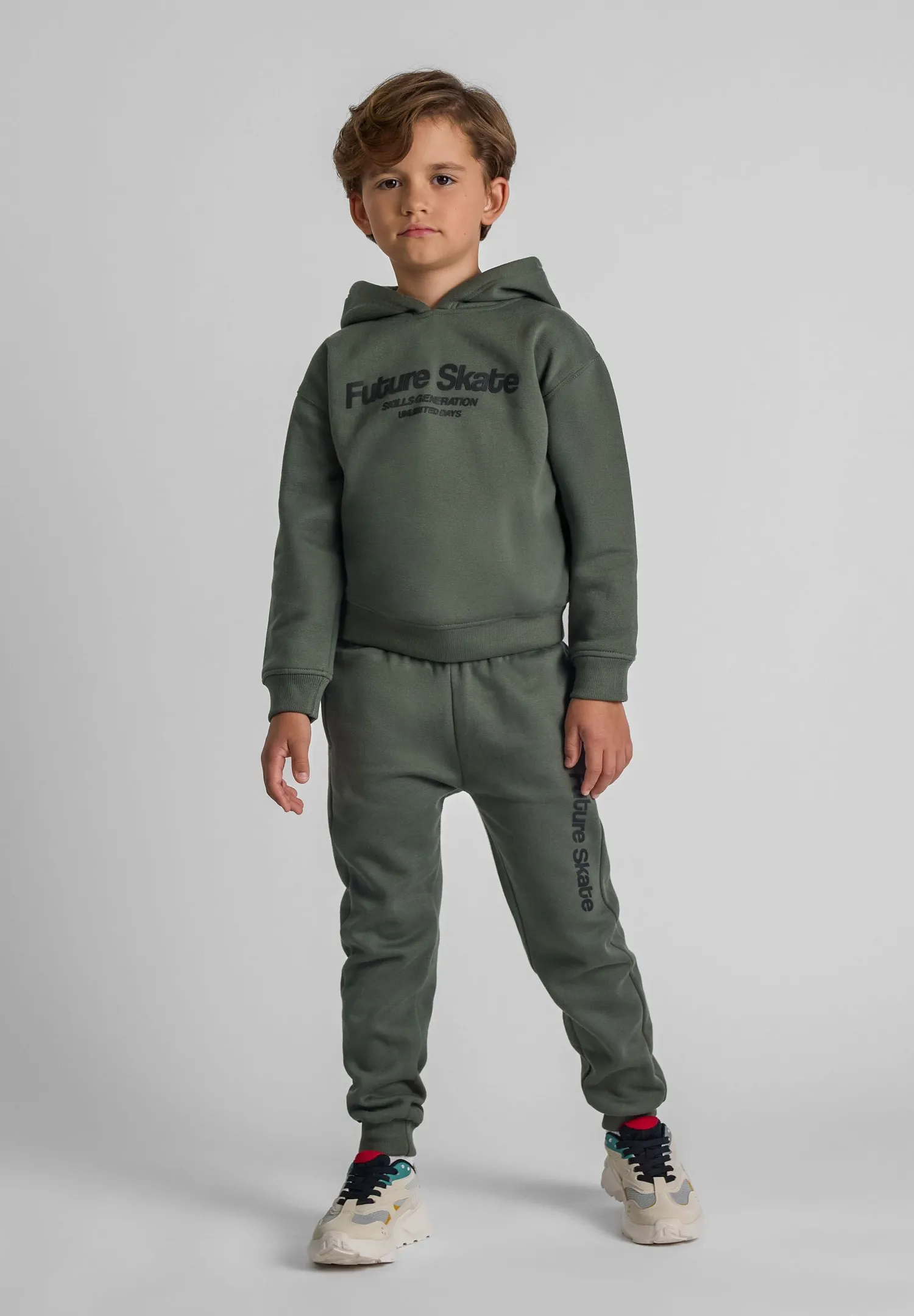 Minoti 44053 joggingdragt khaki til drenge bomuld