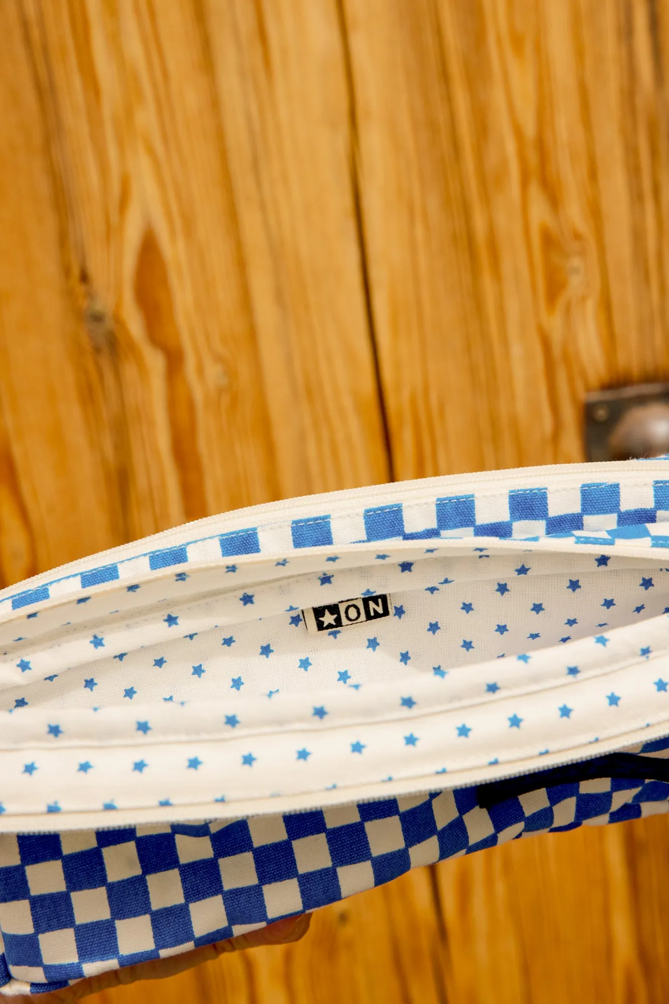 Bonton Damier Bleu penalhus 25 cm blå ternet