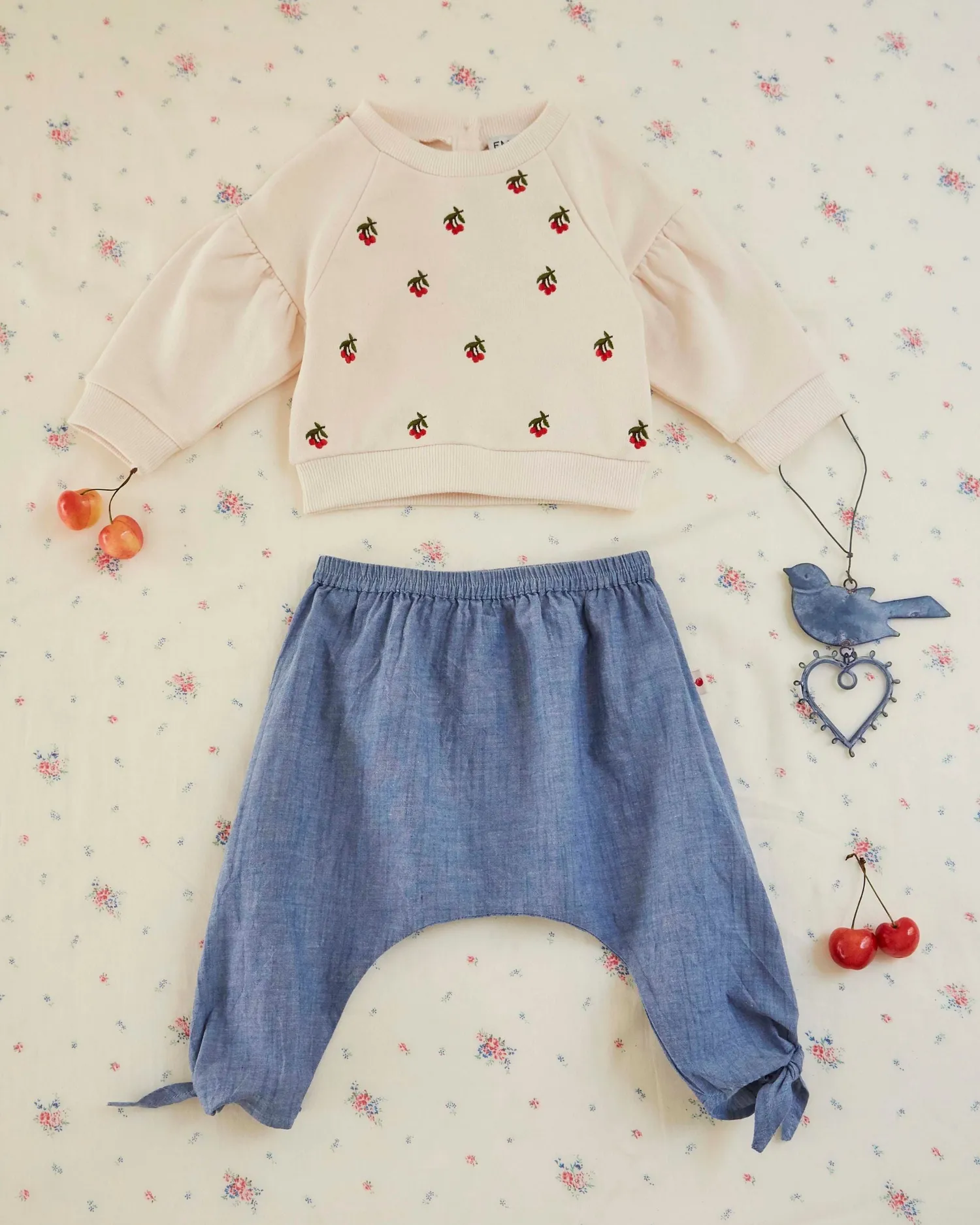 Emile et Ida Sarouel Chambray babybukser blå bindebånd