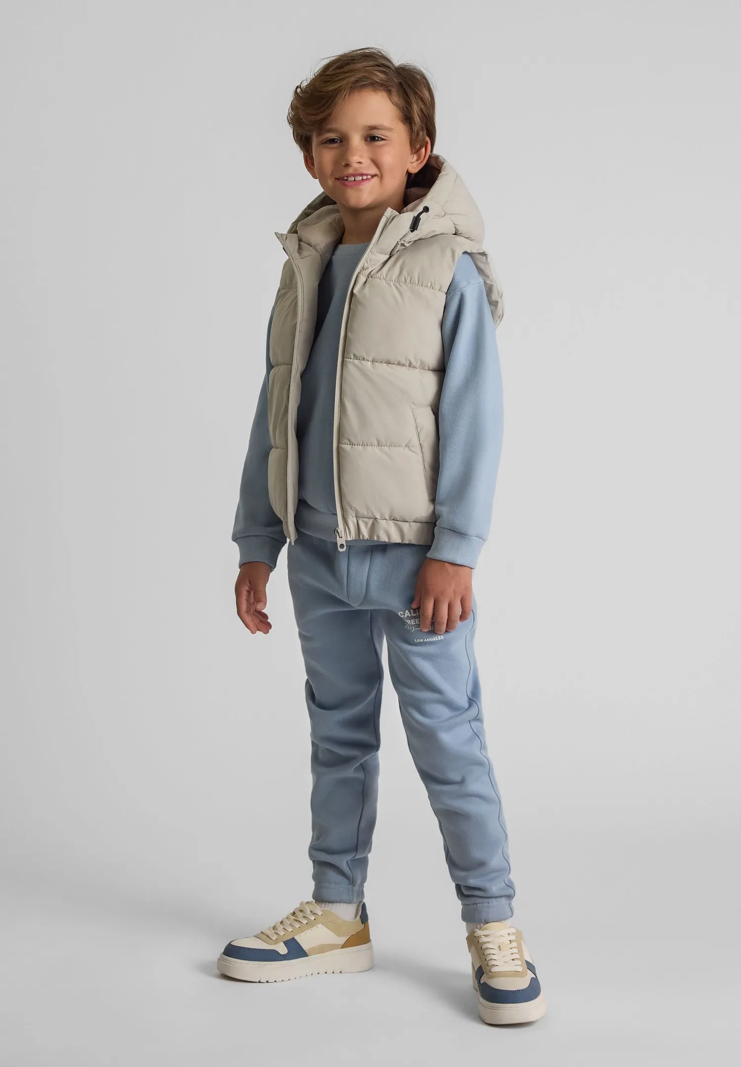 Minoti 43266 steppvest lysegrå drenge