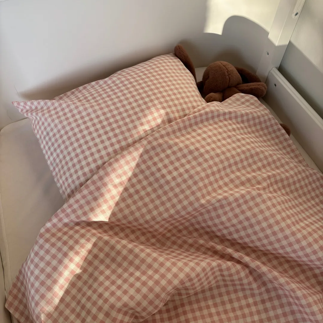 nuuroo By Mats sengetøj Blush Check junior bomuld