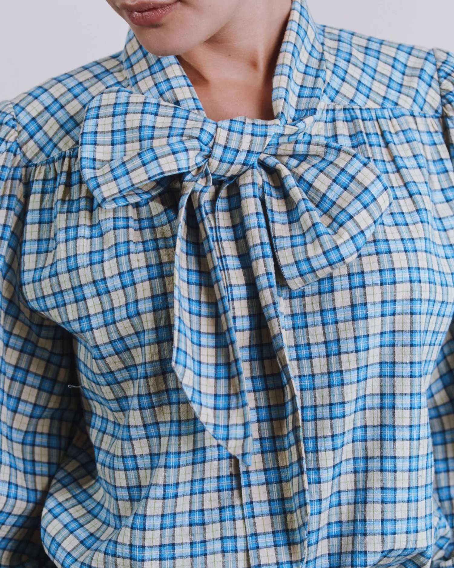 Emile et Ida Carreaux bleu et beige bluse beige ternet