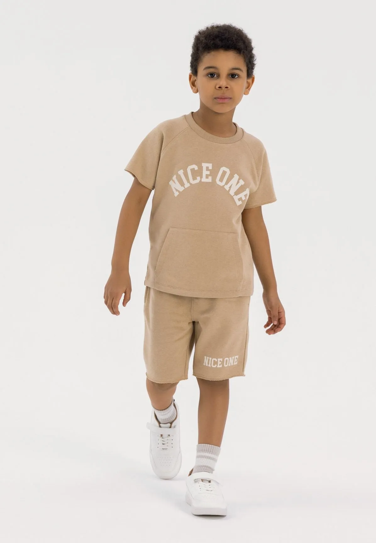 Minoti 42516 sæt t-shirt shorts sand bomuld