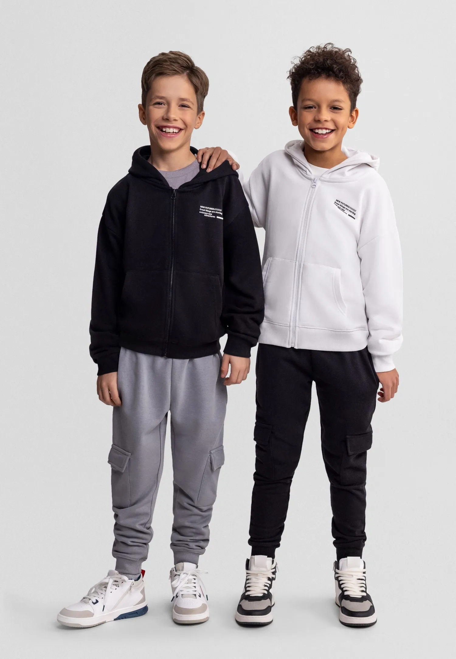 Minoti 44808 zip-hoodies 2-pak sort hvid bomuld