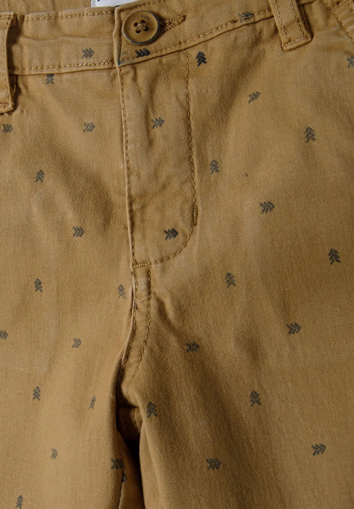 Minoti 40422 chinos shorts sand med print