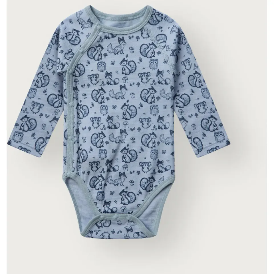 Hust & Claire Bo Wrap Woodland body baby blue merinould