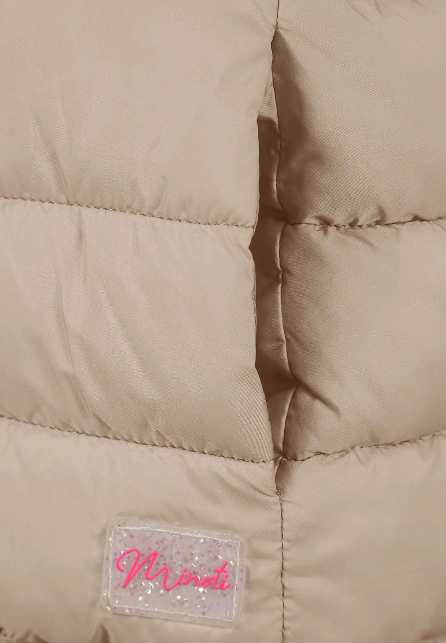 Minoti 40317 quiltet vest beige med hætte