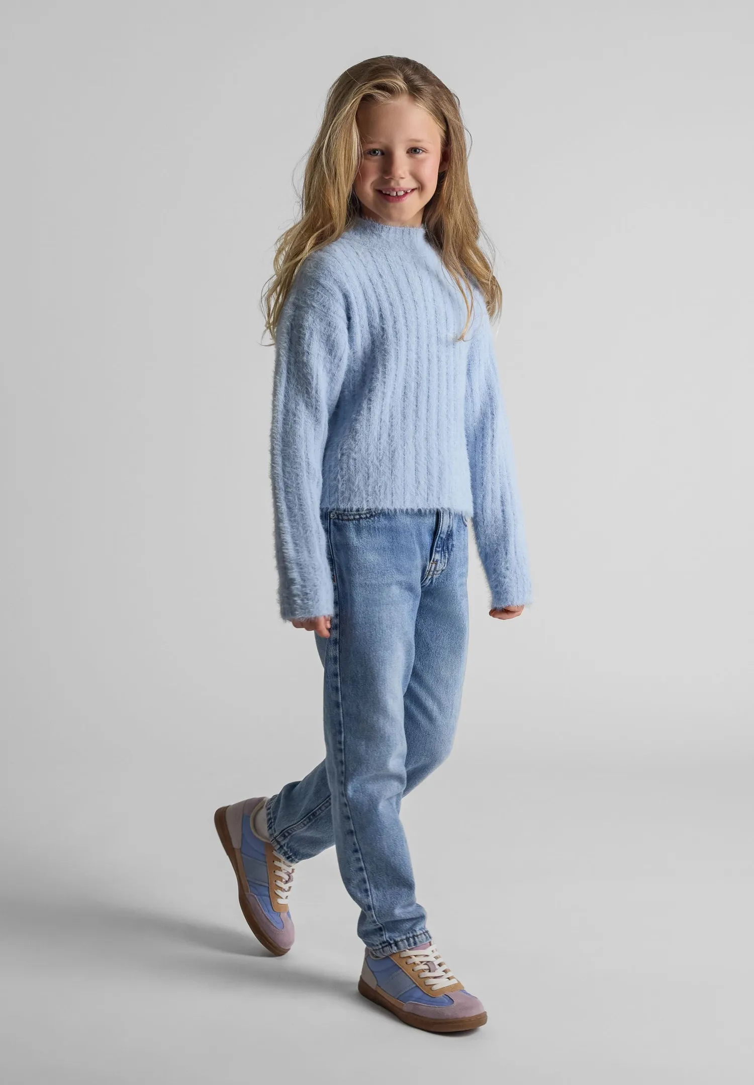 Minoti 43886 strikpullover lyseblå til piger