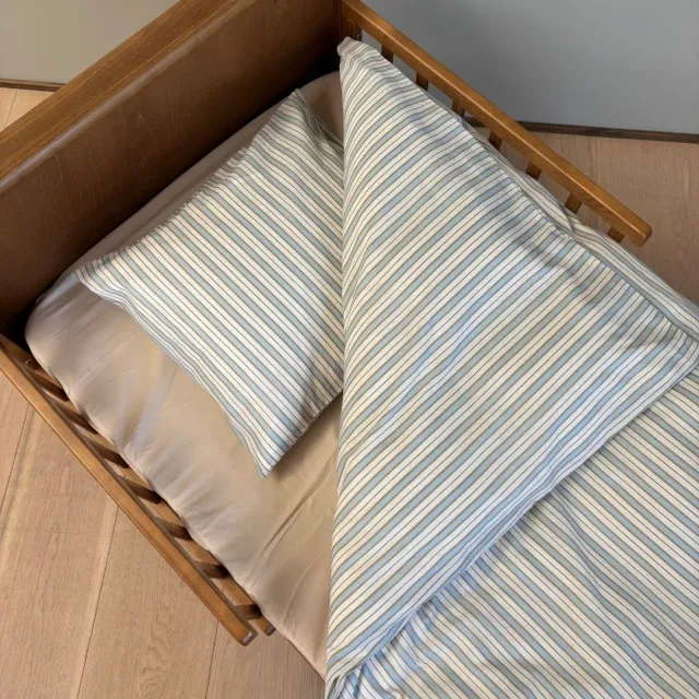 nuuroo By Mats babysengetøj 70x100 Sky Blue Stripe bomuld