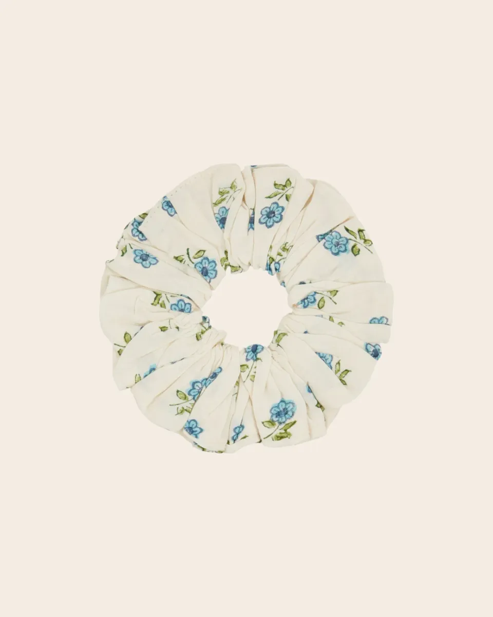 Emile et Ida Fleuri scrunchie ecru med blå blomster