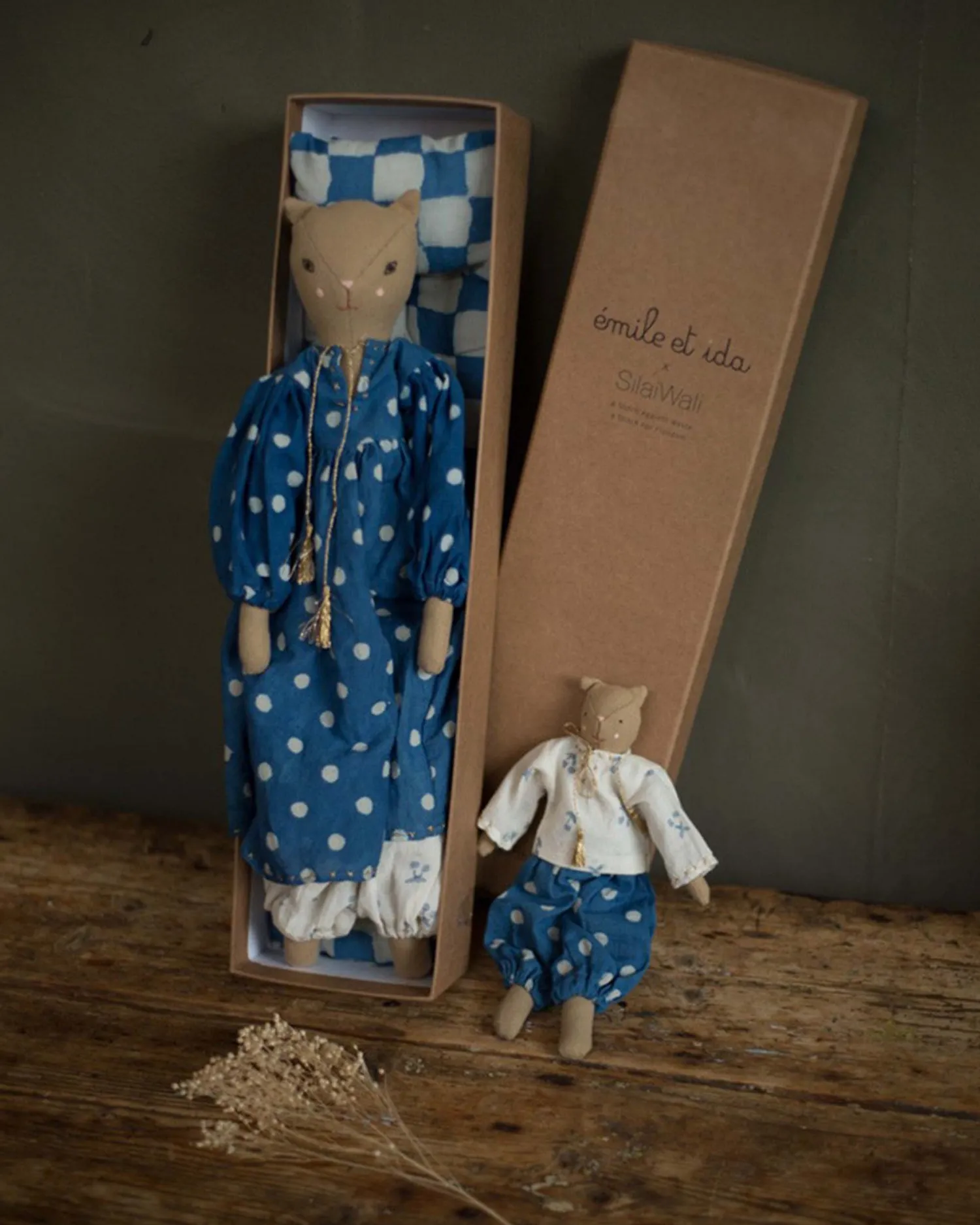 Emile et Ida Macha dukke blå håndbroderet