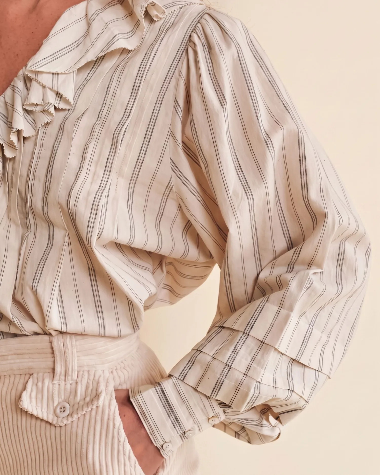 Emile et Ida Nise bluse ecru stribet khadi volant