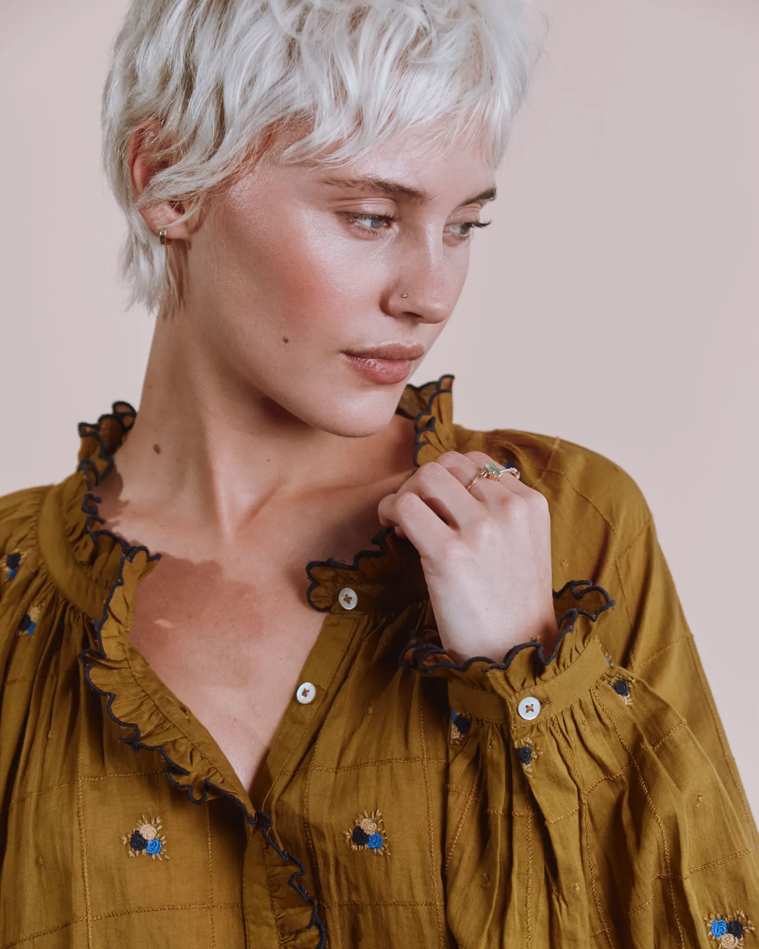 Emile et Ida ELYANA bluse oliven broderet bomuld