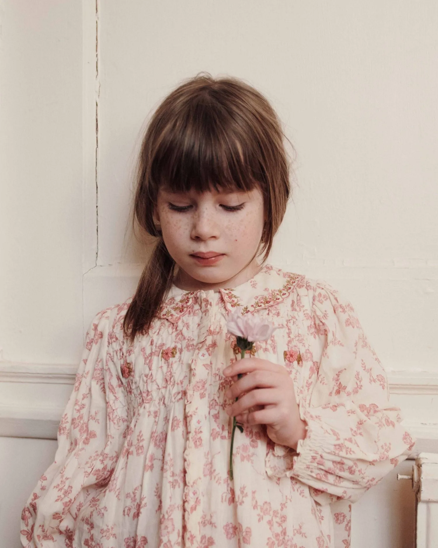 Emile et Ida Smockée bluse ecru rosa blomster pige