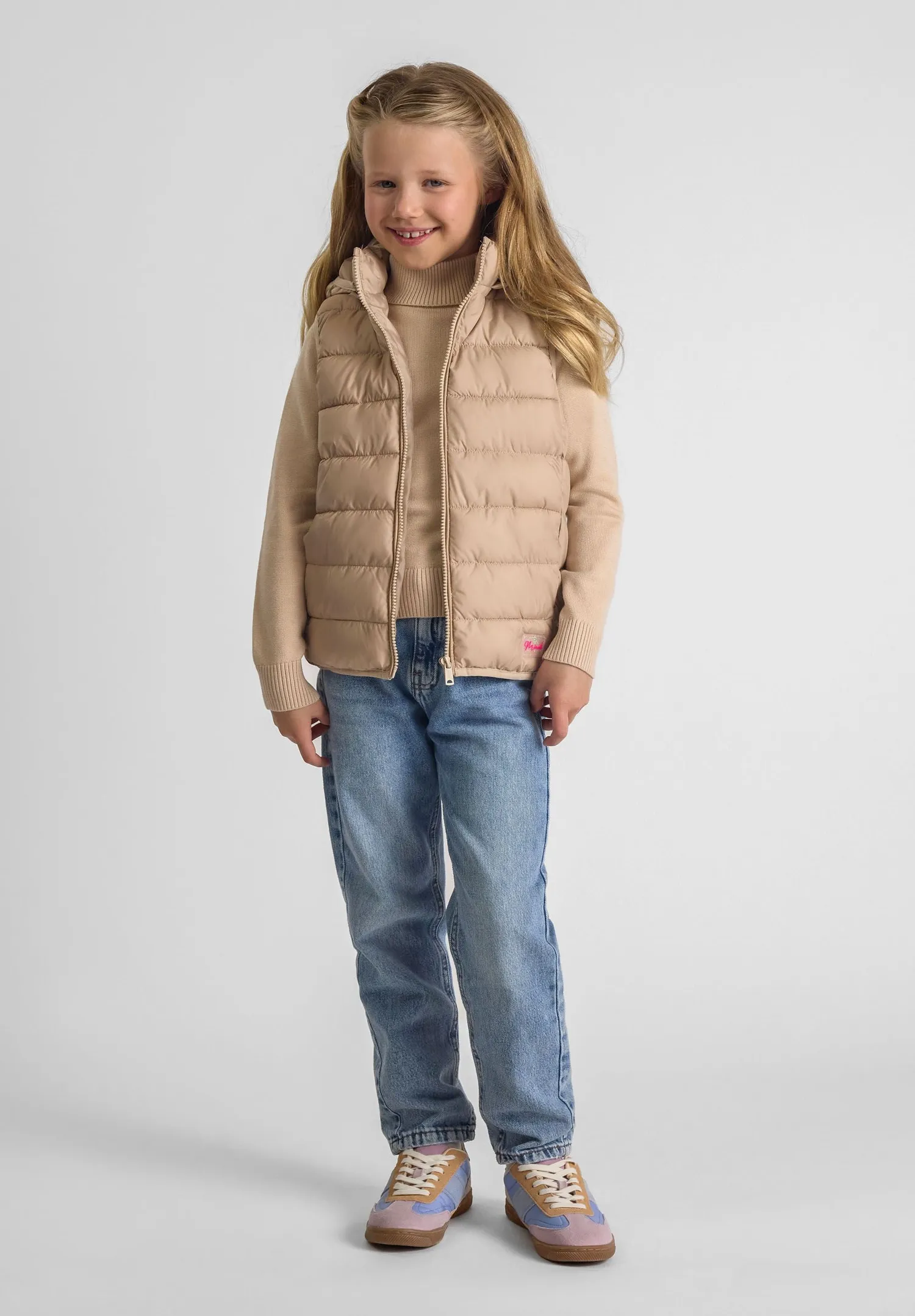 Minoti 40317 quiltet vest beige med hætte