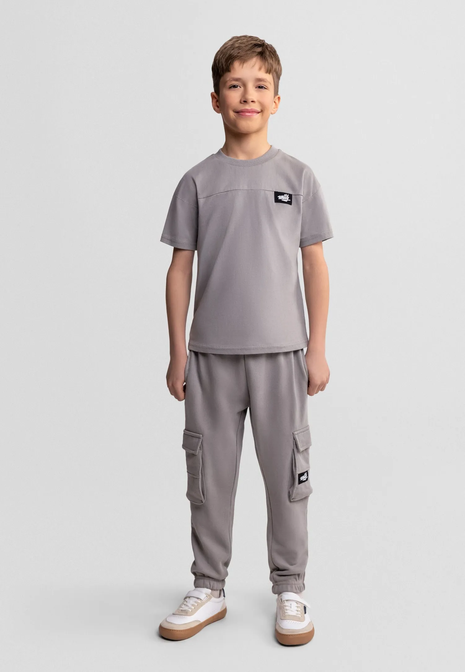 Minoti 44783 sæt til drenge grå t-shirt og cargobuks