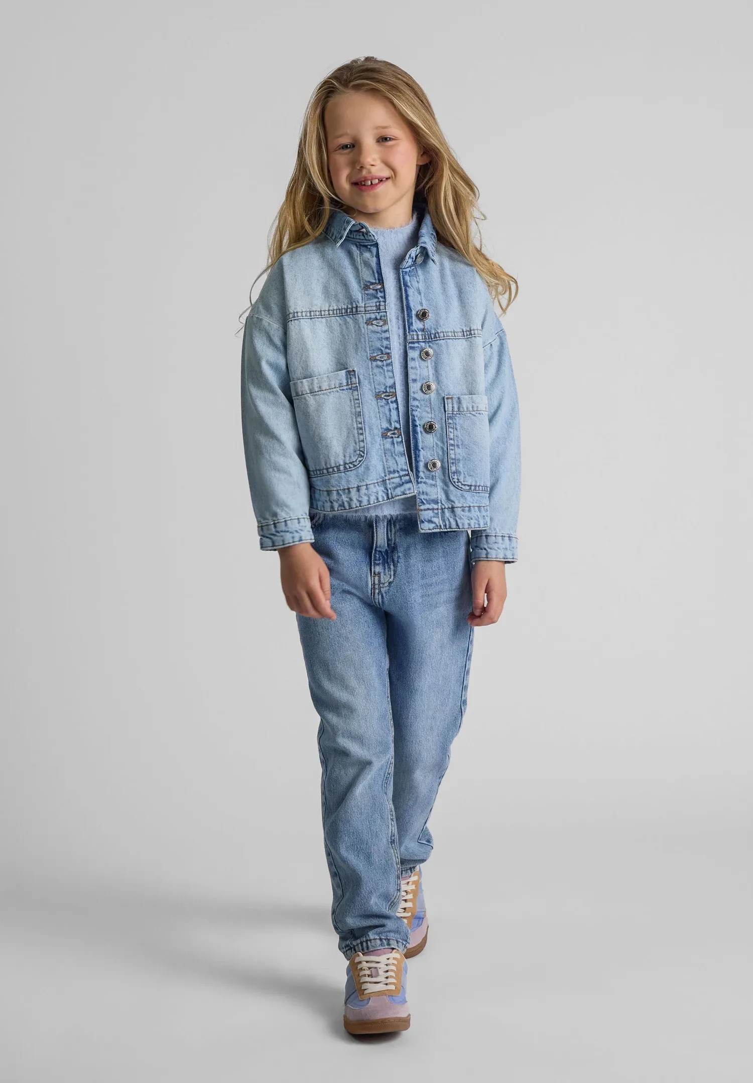 Minoti 43876 denimjakke lyseblå acid-wash uforet