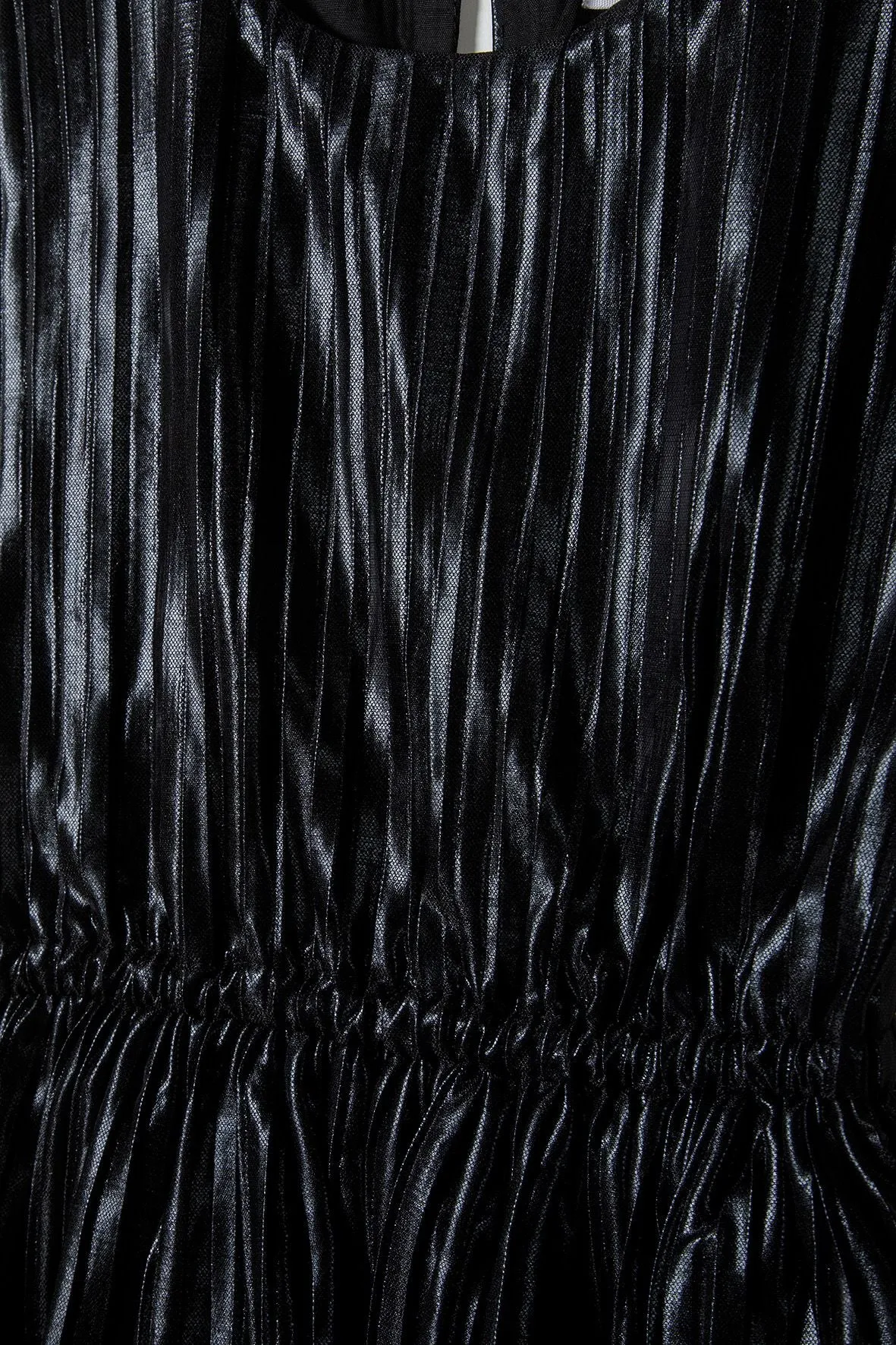 Minoti 39787 kjole sort metallic plisseret