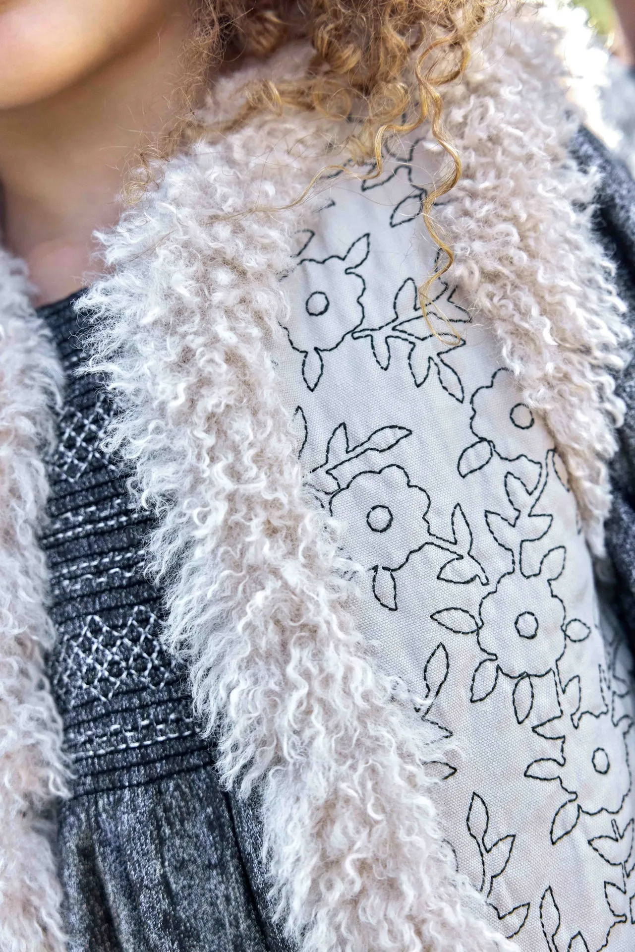 Bonton Maya Mouton vest imiteret pels blomst
