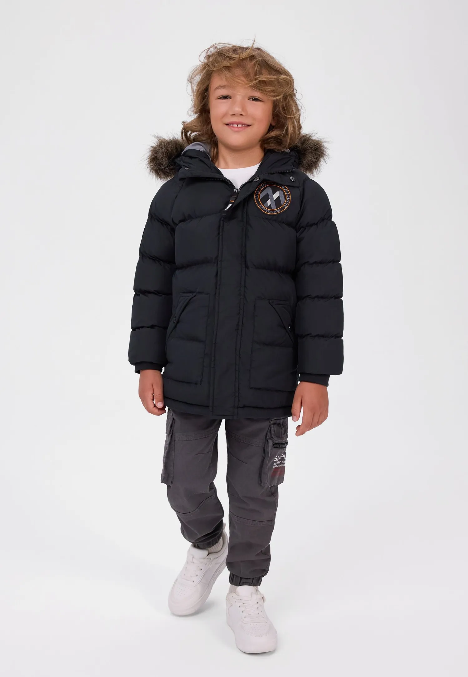 Minoti 45222 parka sort med hætte til drenge
