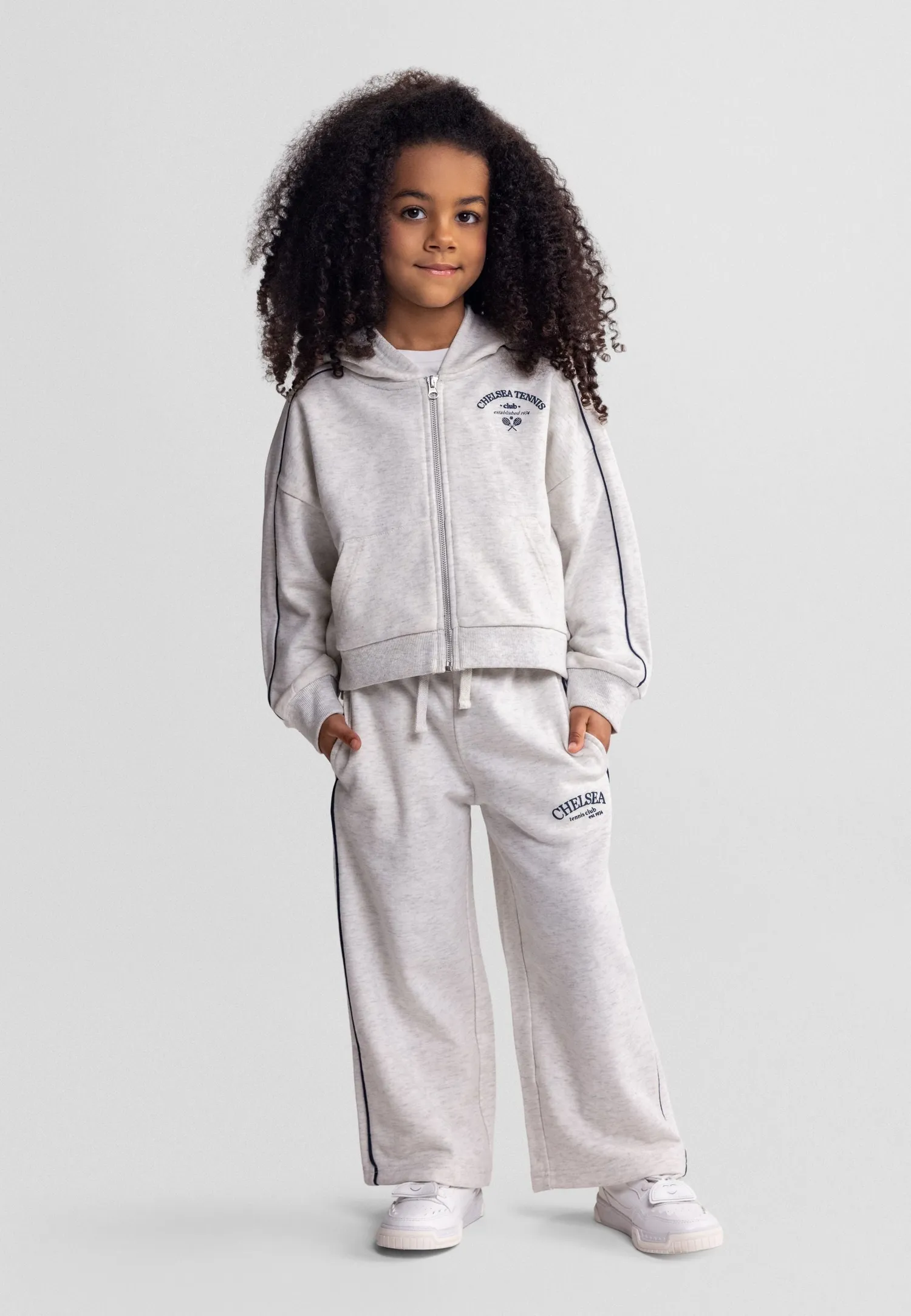 Minoti 44756 joggingdragt til piger gråmeleret fleece