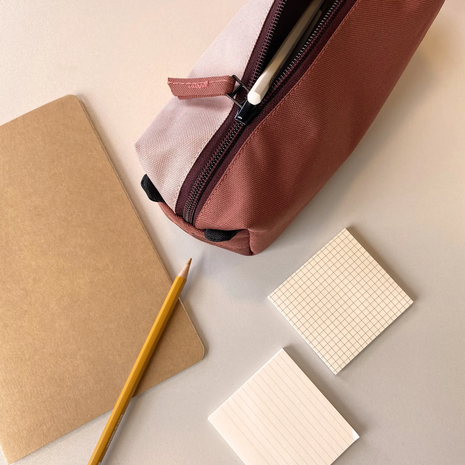 nuuroo Oliver penalhus Rose genanvendt polyester