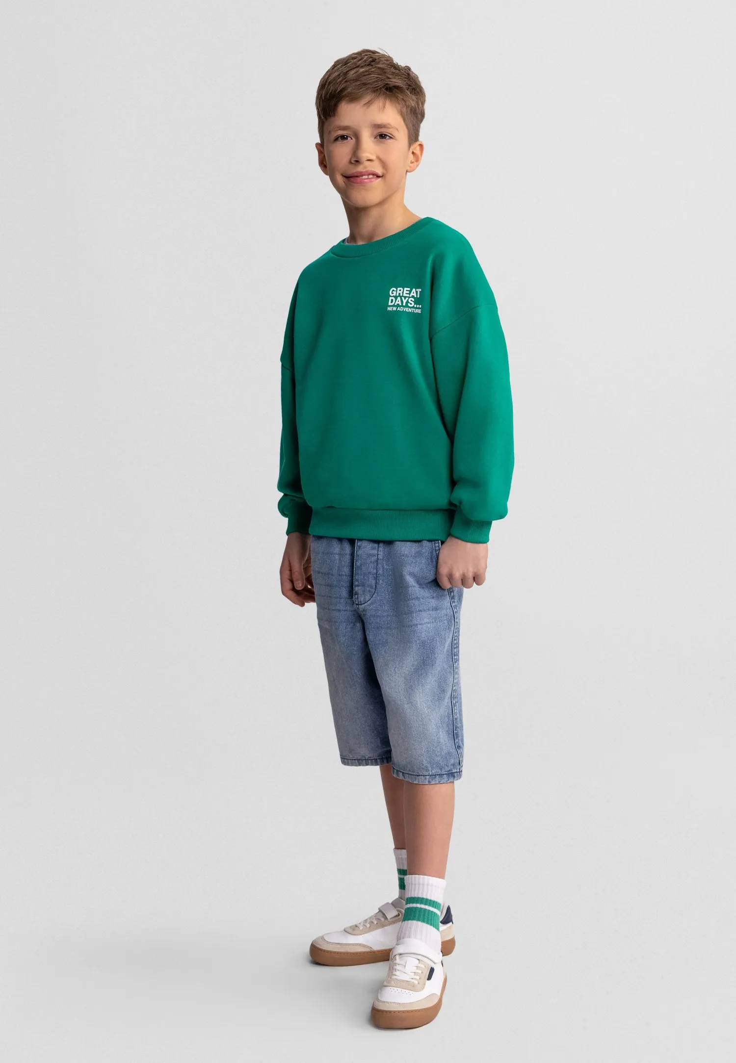 Minoti 44947 jeansshorts sort lyseblå 2-pak til drenge