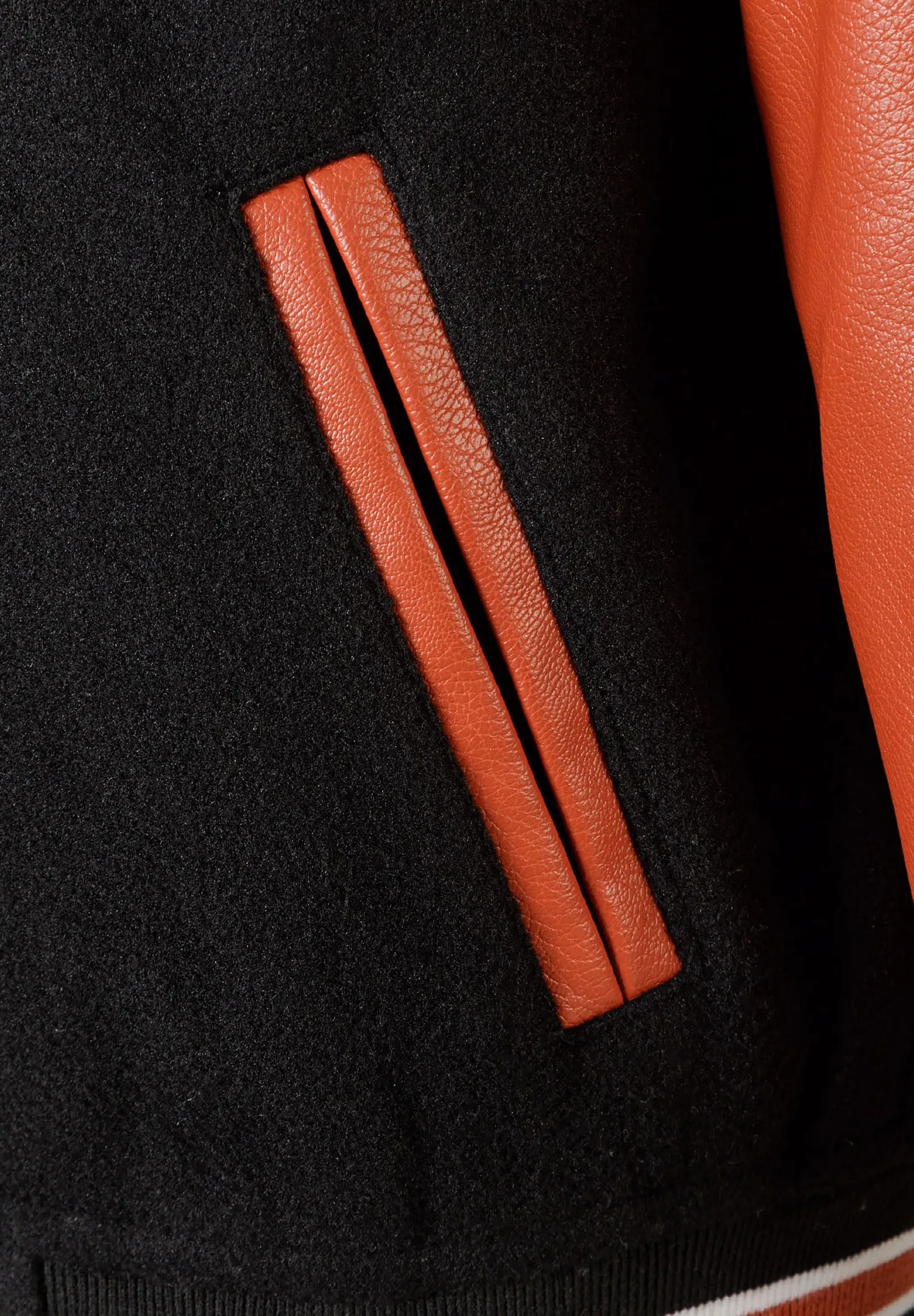 Minoti 43284 collegejakke til drenge sort orange