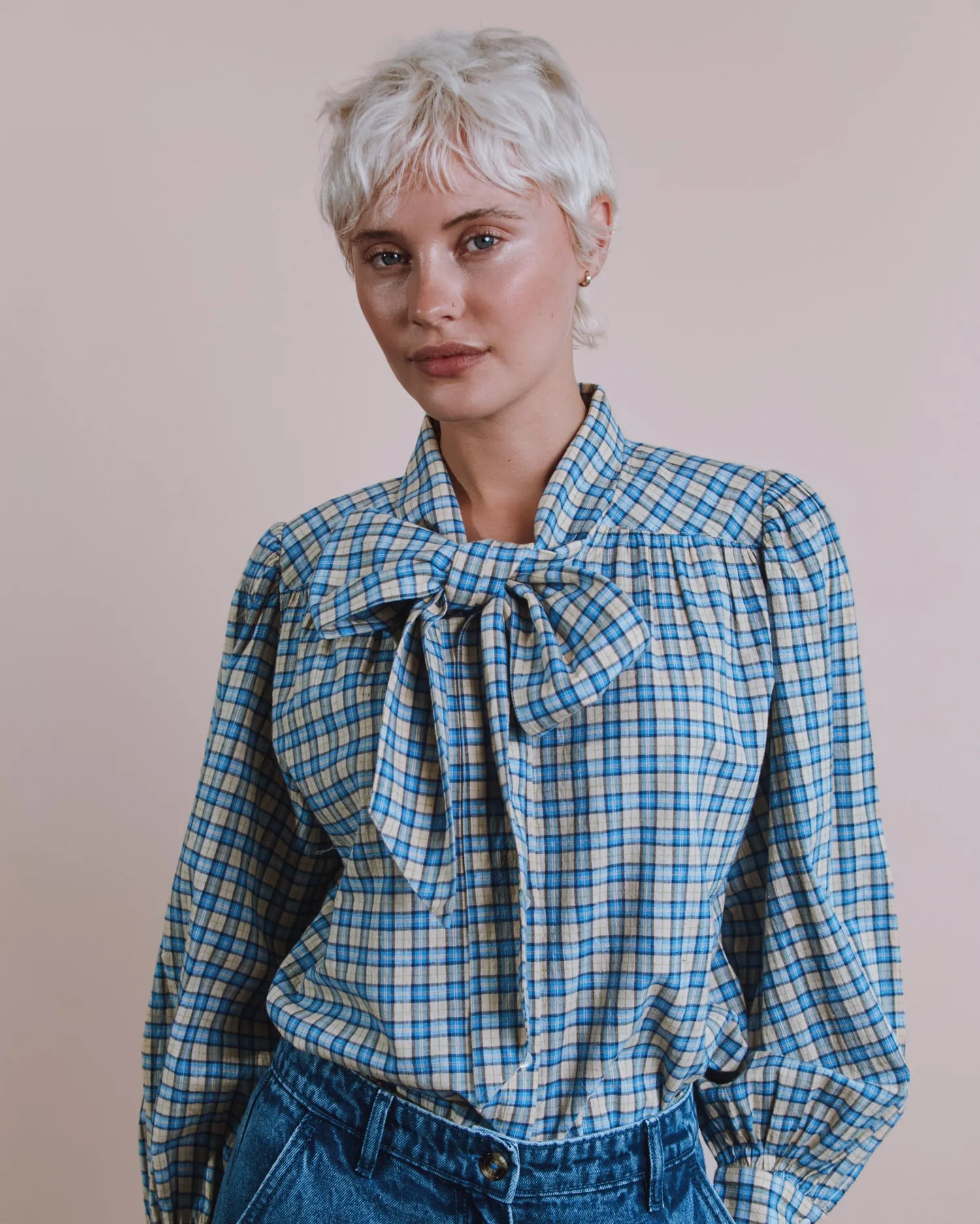 Emile et Ida Carreaux bleu et beige bluse beige ternet