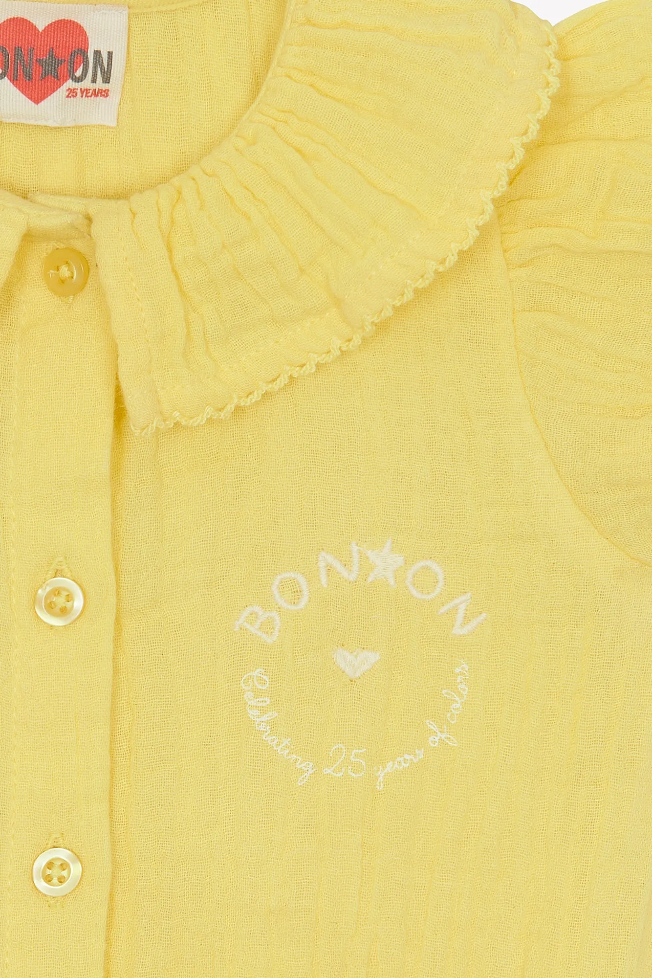 Bonton Norma dragt gul flæsekrave broderi