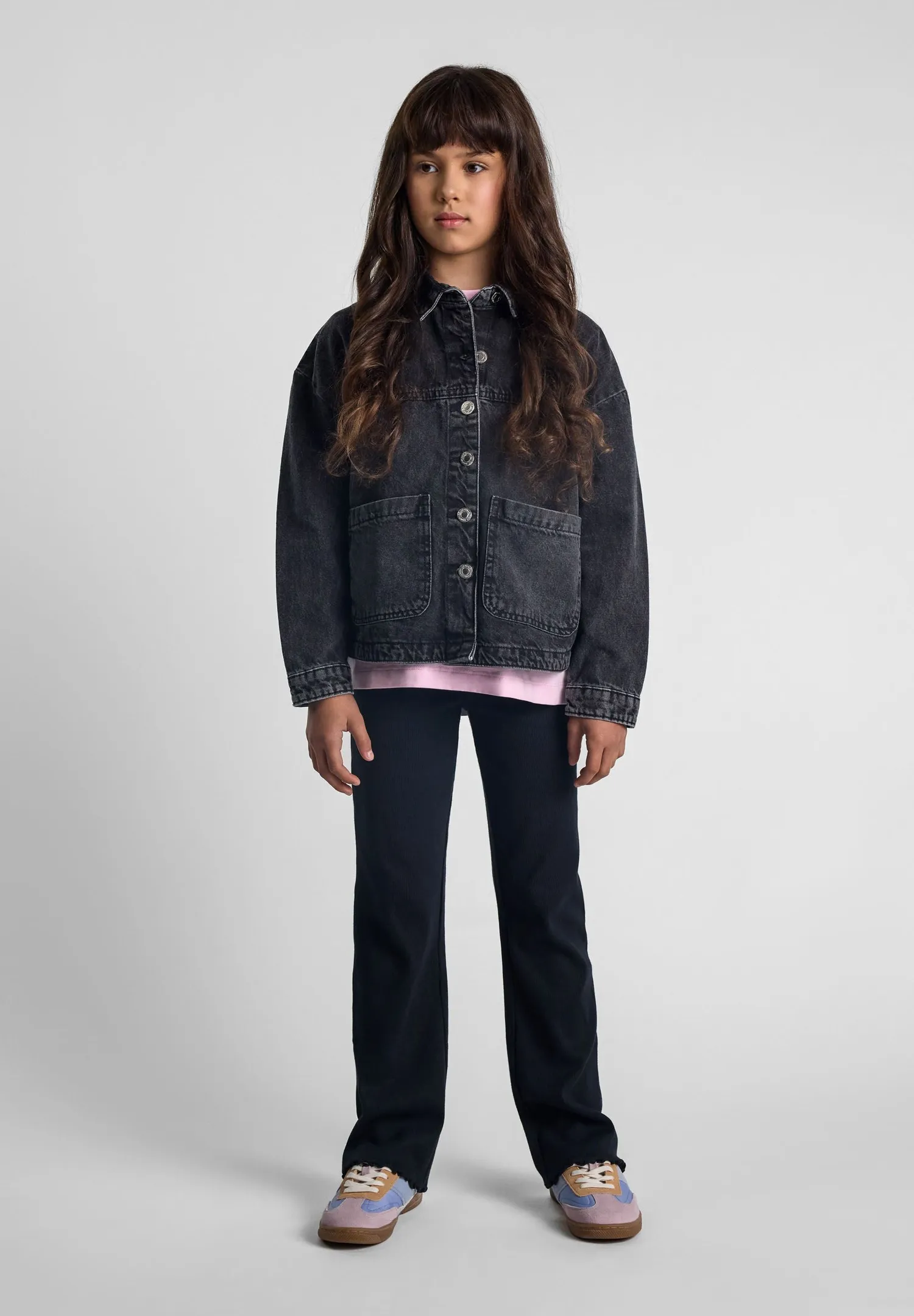 Minoti 43876 denimjakke sort acid wash til piger