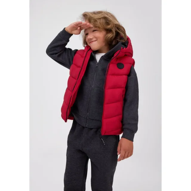 Minoti quiltet vest rød hætte str. 104-172