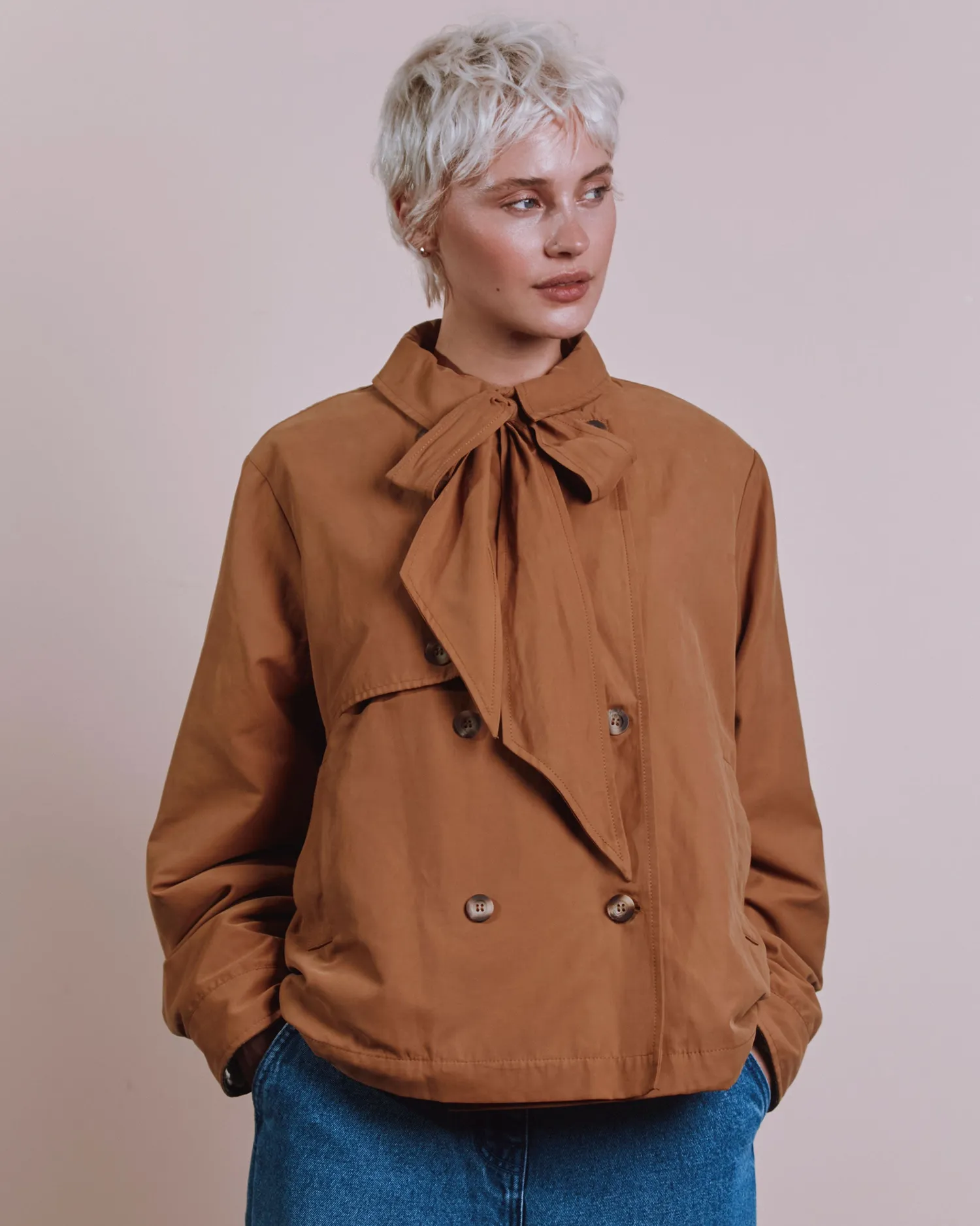 Emile et Ida Eric trenchcoat camel bindekrave