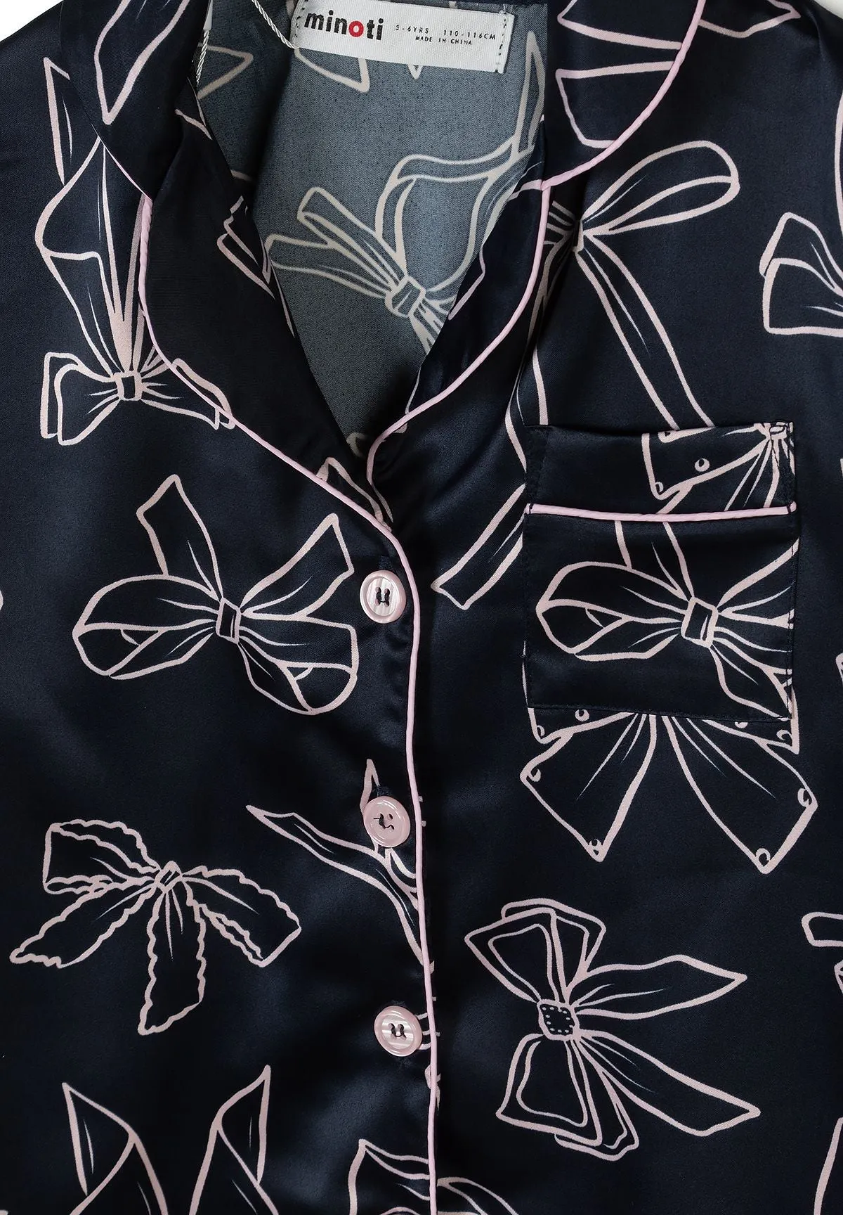 Minoti 44910 pyjamas mørkeblå satin med sløjfer