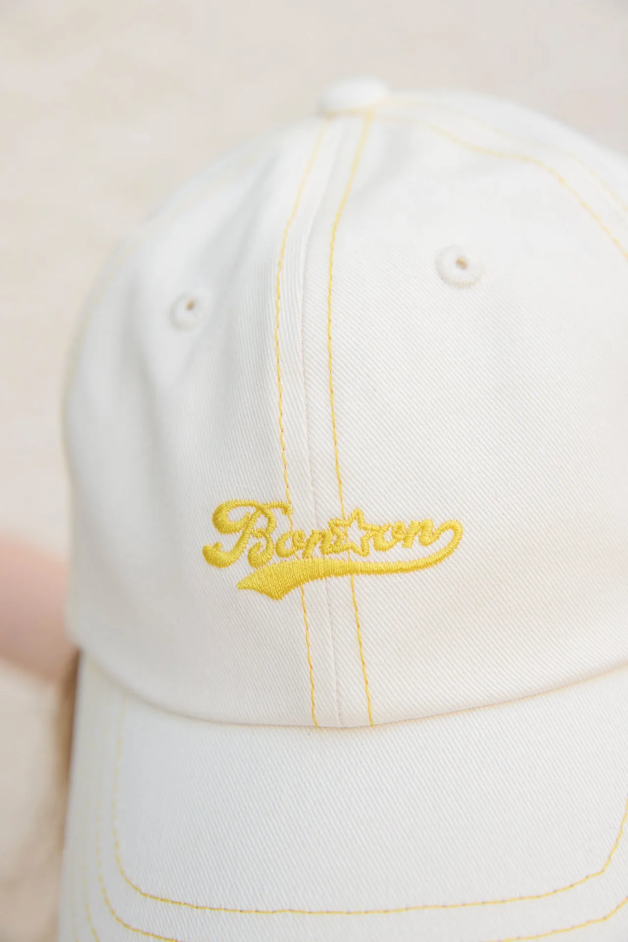 Bonton Signature kasket ecru gul TU