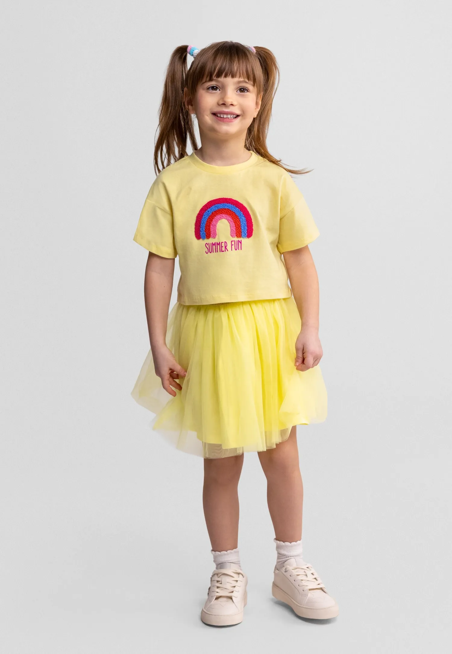 Minoti 44681 t-shirt lysegul regnbue