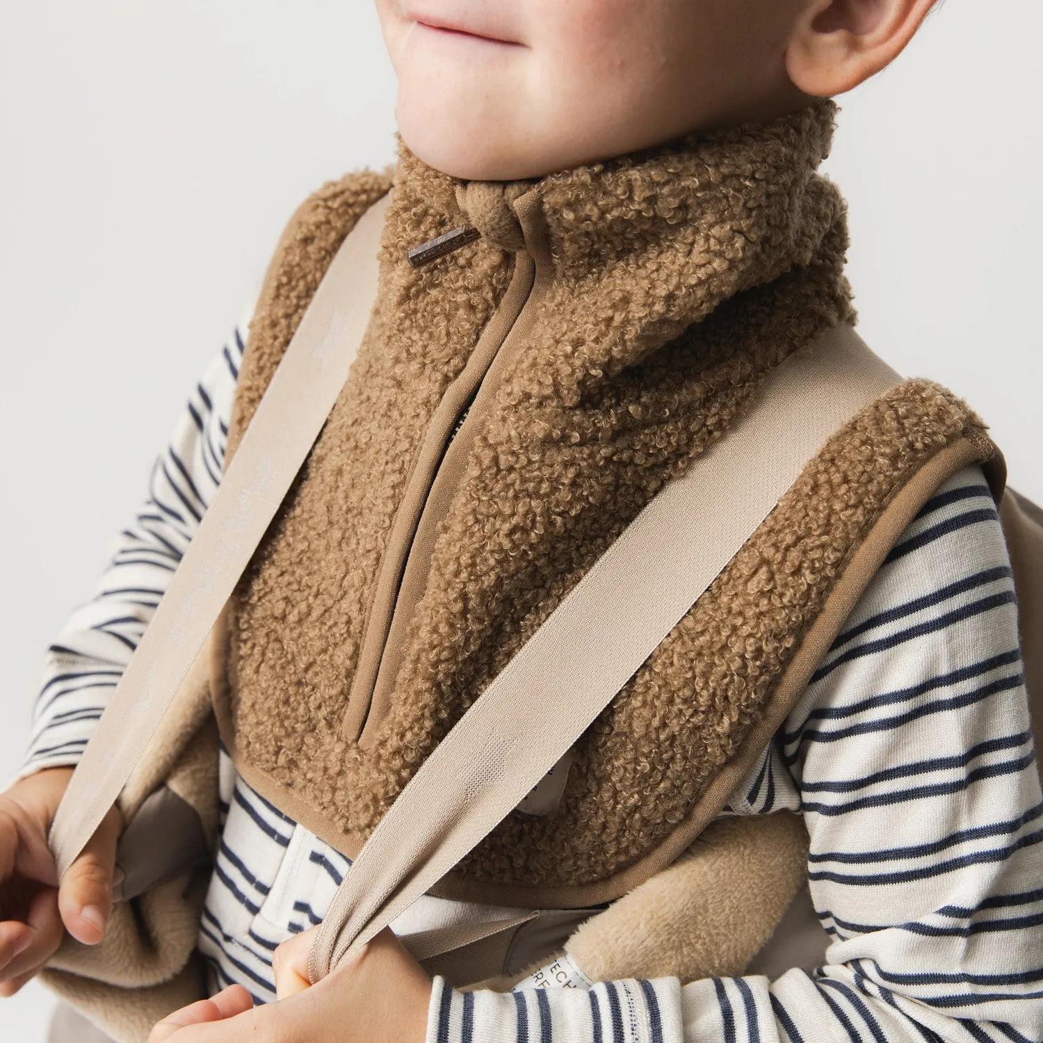 MINI A TURE MATAKTON halsedisse Otter brown teddyfleece
